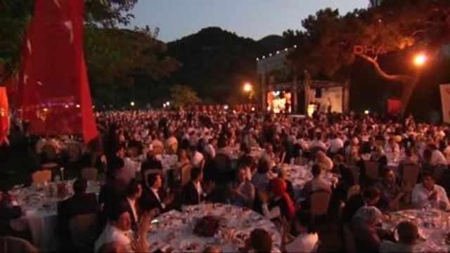İzmir Başbakan Binali Yıldırım İzmir'de Şehit ve Gazi Aileleri İçin Düzenlenen İftar Programında...