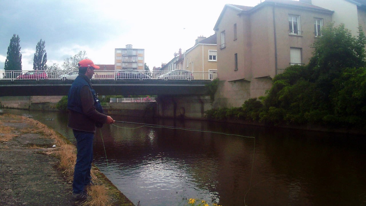 DSCF0001 vichy le 18 juin 2016  10h 45   pêche a la mouche sur le sichon