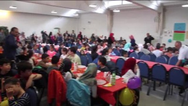 Almanya'da Tekne Orucu Tutan Çocuklar Birlikte İftar Etti