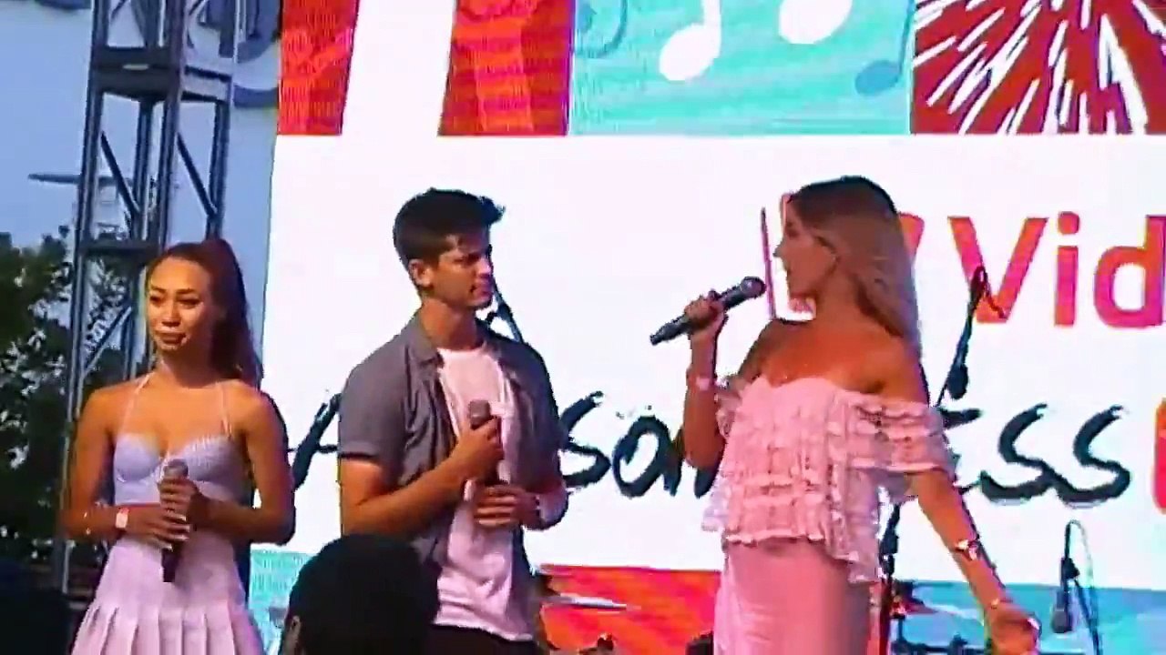 Exhaustive Vidcon 2014 072:17 Magazine Dance Off