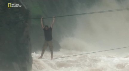 Инстинкт выживания 04. В бурных водах (2015)