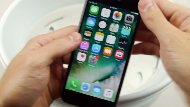 Dipping an iPhone 6S in Instant Hot Wax!