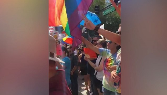 Crowd sings 'Amazing Grace' while counter-protesting Westboro Baptist Church in Orlando