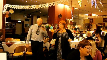 trouwfeest 12,5 jaar Monique en john  zingen zij zelf 10