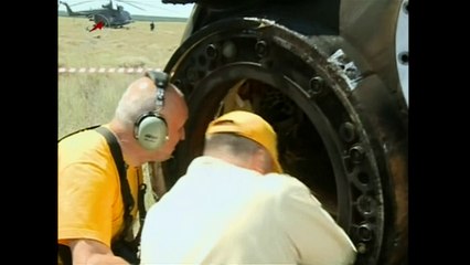 Descargar video: Astronautas aterrissam no Cazaquistão após 6 meses no espaço