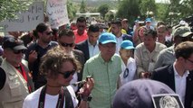 Ban visita refugiados em Lesbos