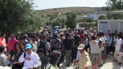 Ban Ki-moon visita campo de refugiados en Lesbos