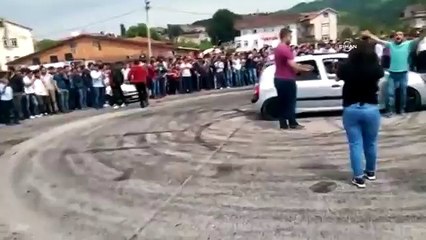 Tofas  yanlarken kaza yapt birbirine girdiler