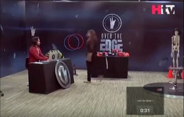 When a Girl ask Waqar Zaka to allow her to kiss