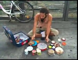 pengamen Hebat kretif / sang Drummer hebat