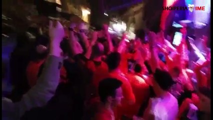 Lyoni digjet nga shqiptarët, gjithë natën këngë për kombëtaren (Video)