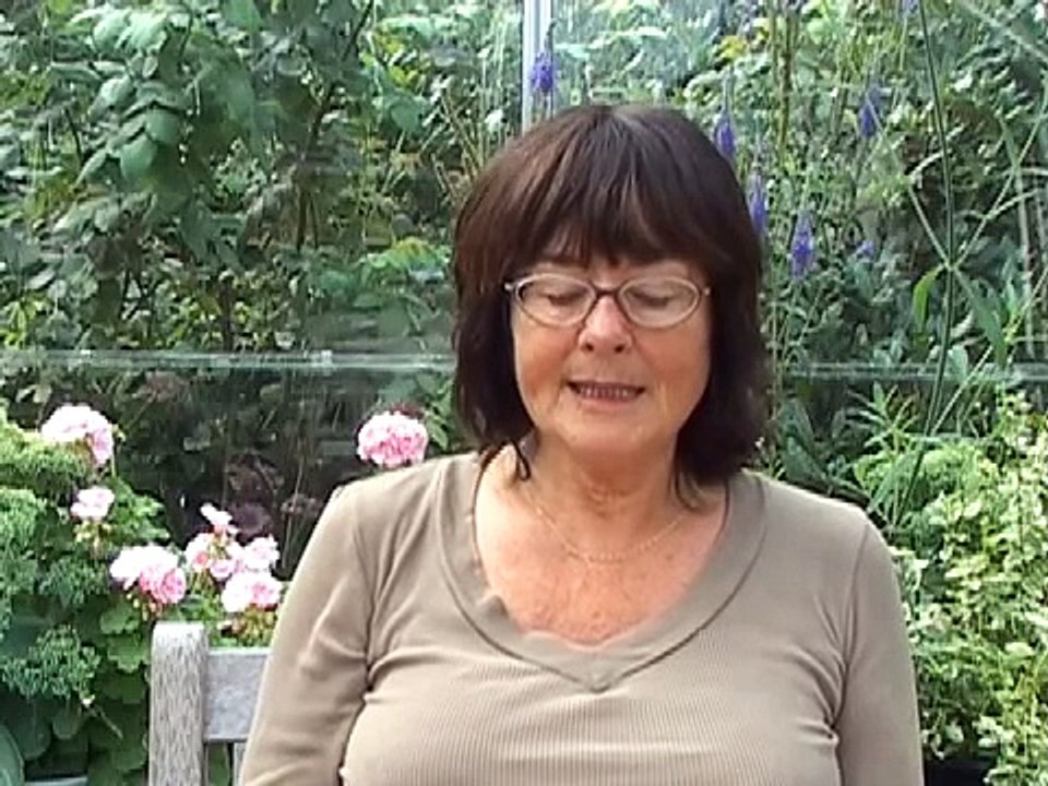 Lone Bjelke læser fra digtsamlingen "Hjertet i hænderne" 15