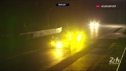 Le Mans 24 Saat: Aston Martin güvenlik bariyerlerine çarptı