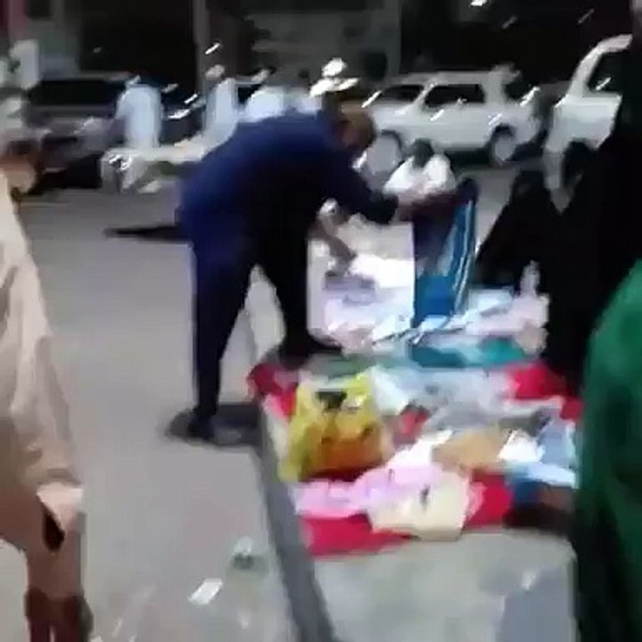 How Pakistanis are Making Fool in Madina