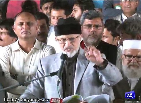 Tahirul Qadri refuses to hand mic to Sheikh Rasheed