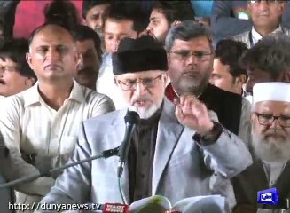 Tahirul Qadri refuses to hand mic to Sheikh Rasheed