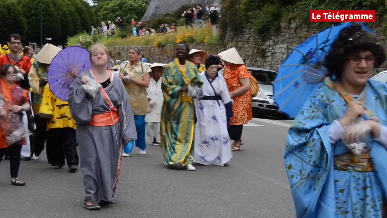 Pontivy. La Pondi Parade : un défilé costumé, colorisé et plein d'humour