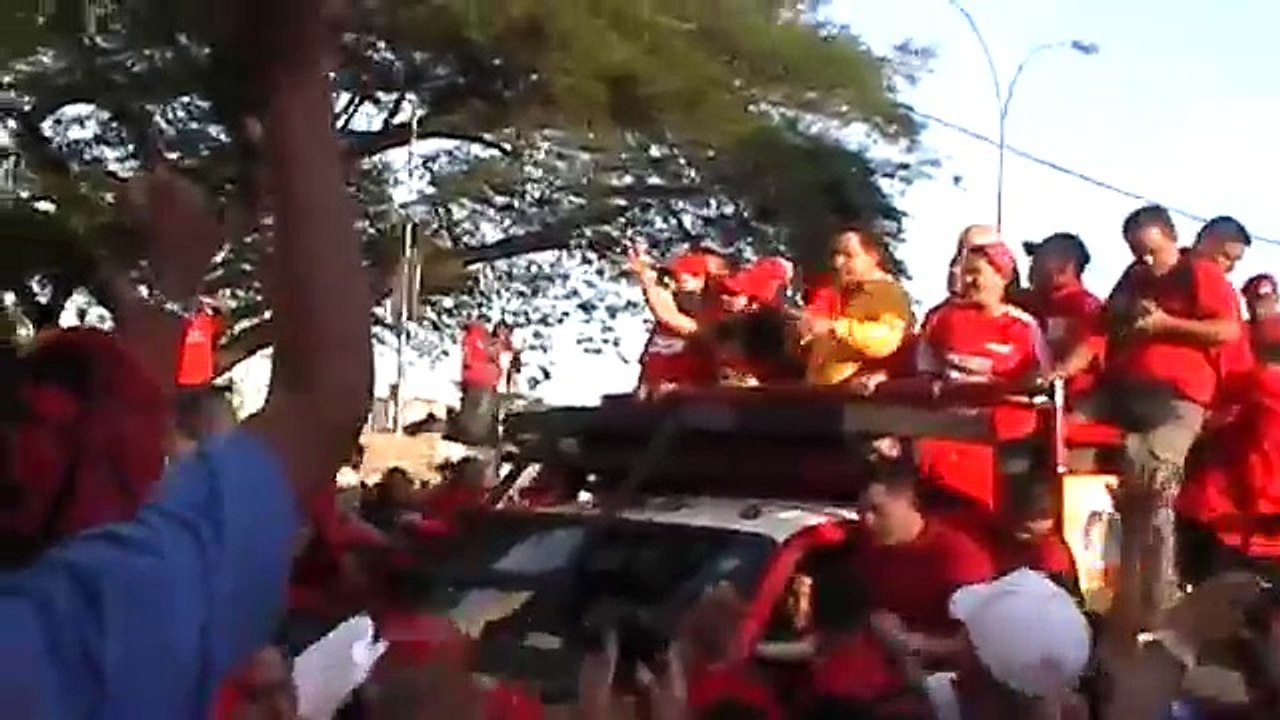 CHAVEZ EN URB  27 FEB  EN GUARENAS