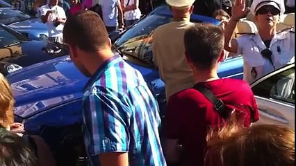 Au volant de sa Bentley Azure, elle défonce toutes les voitures