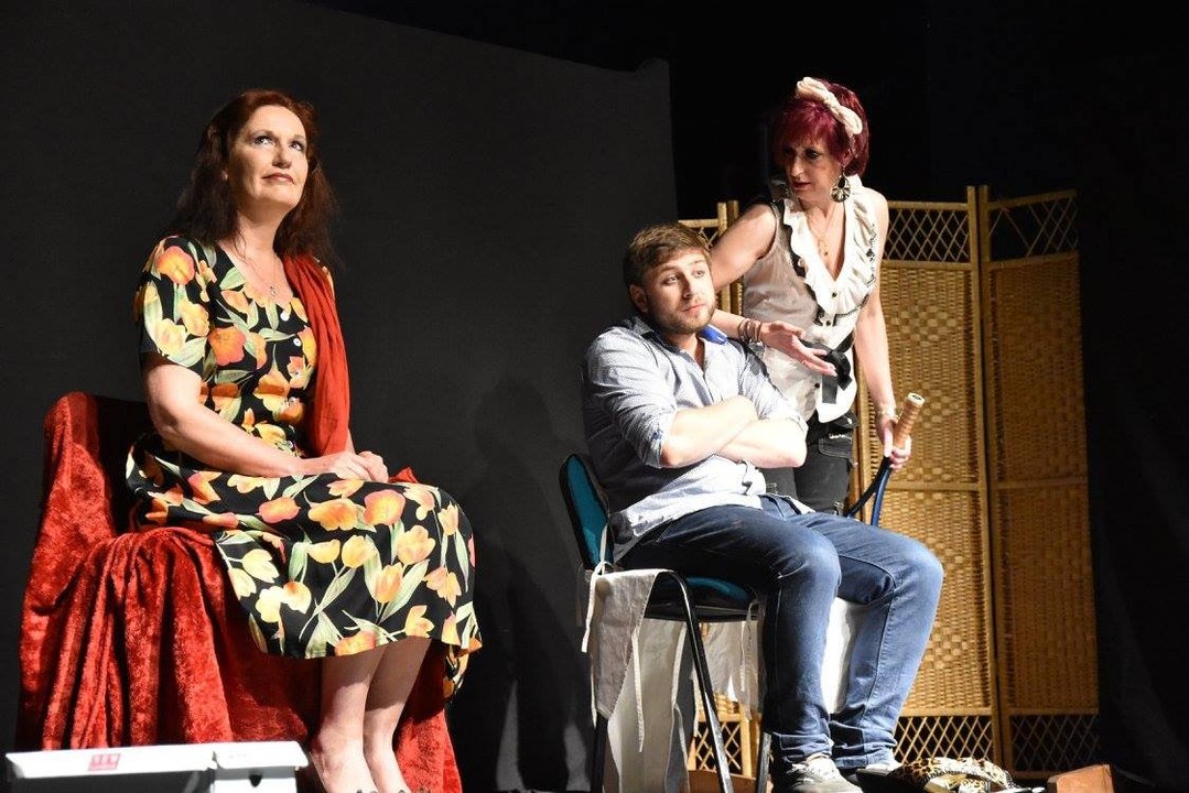 LA CHAISE BLANCHE - Les Intermythos #2