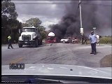 Ce policier héroïque va sauver la vie d'un homme piégé sous sa voiture en flamme