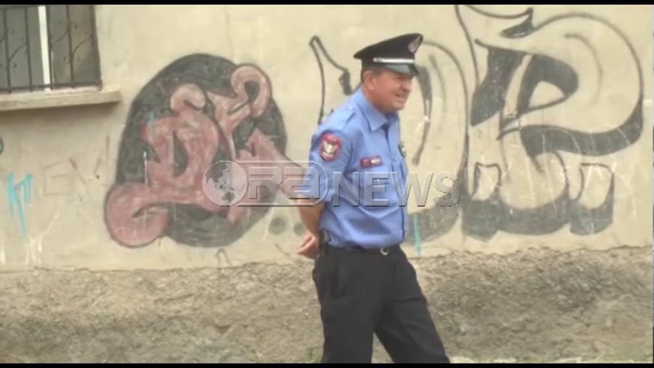 Ora News -  Krim në familje, burri vret me thikë gruan në sy të fëmijëve, më pas veten