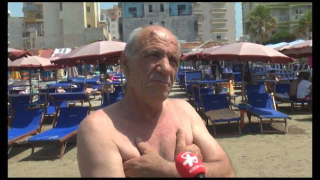 SEZONI I RI TURISTIK NE BREGDETIN E DURRESIT PAK PUSHUES NE BRIGJET E ADRIATIKUT LAJM