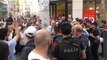 Taksim'de Lgbti Üyelerine Polis Müdahalesi