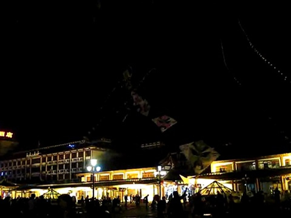 night kite flying in Xian