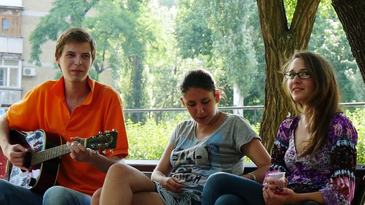 парень доеб...ся - Донецк 21.06.15 (набережная)