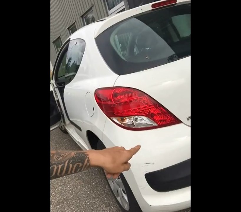 Un homme a fait une découverte incroyable sur sa Peugeot 207