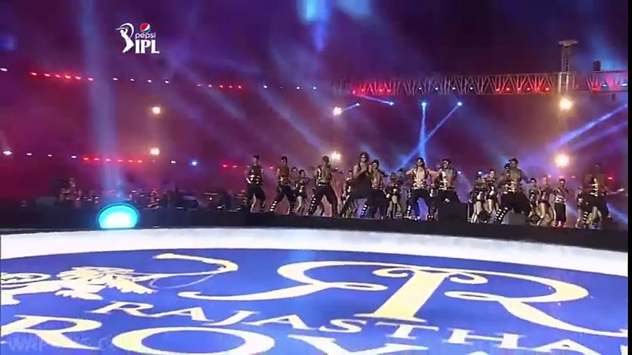 Watch this super performance of Prabhu deva, Shahid Kapoor & Priyanka Chopra dance for some Tamil nu