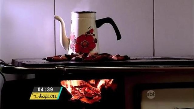 Tradição do fogão a lenha ainda sobrevive em muitas cidades brasileiras