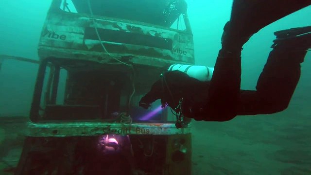 Scuba Diving: NDAC Chepstow - Double Decker Bus Swimthrough