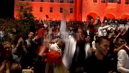 Report TV - Festa në Fan Zone pas golit të Armando Sadikut