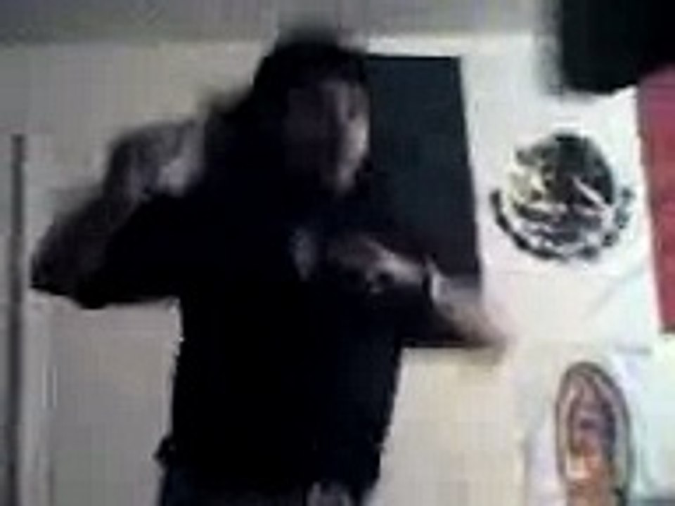 FW: La fea dancing techno (05-26-07_2238.3gp)