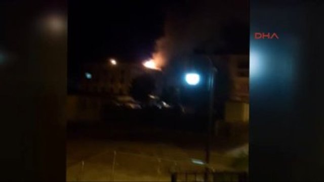 Sivas Öğrencilerin Yaktığı Ders Notları Yangın Çıkardı, 3 Ev Hasar Gördü