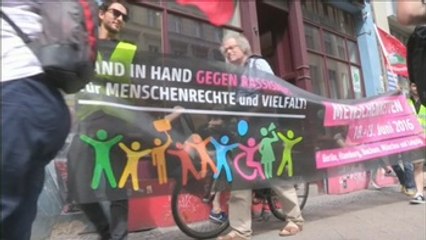 Alemania se vuelca con los refugiados con una cadena humana