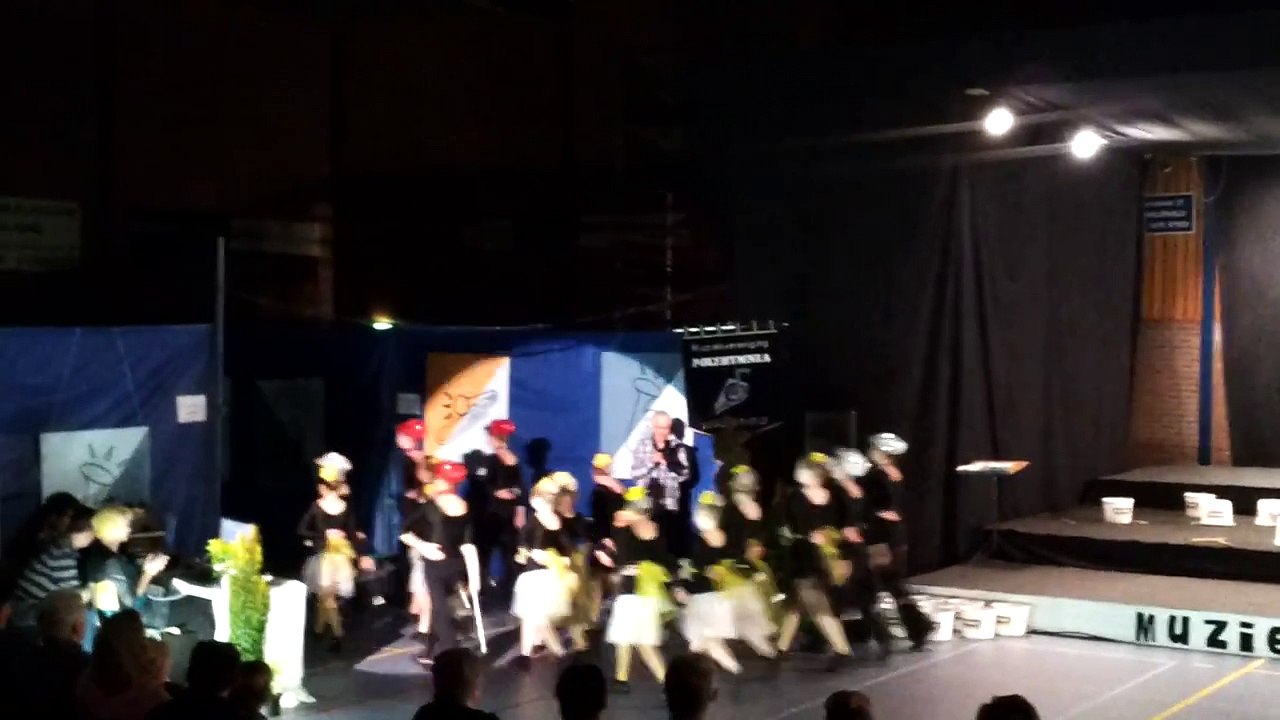 drumclinic Polyhymnia Lemelerveld uitvoering 24-03-2011 gezamelijke afsluiting kinderconcert.mp4