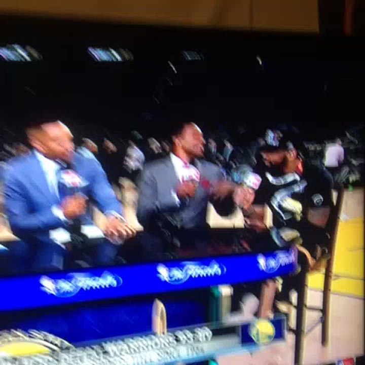 Can ya let da yung fella hold da champaign bottle lol Isaiah Thomas iz jokes! NBAFinals KyrieIrving PravEarly