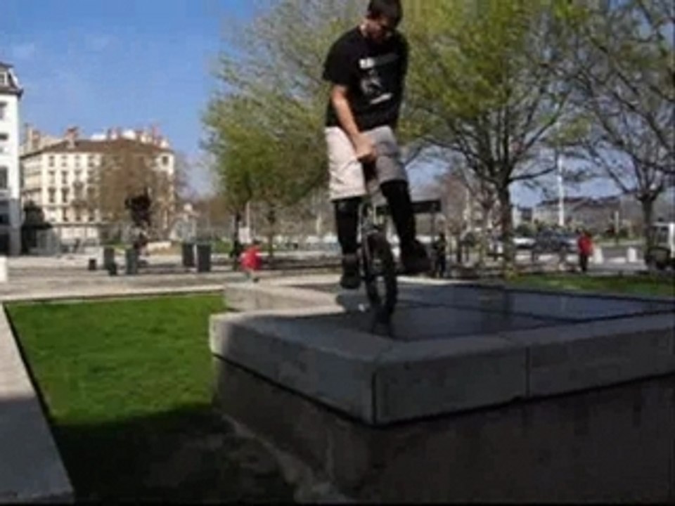 Laioneonthewheel!