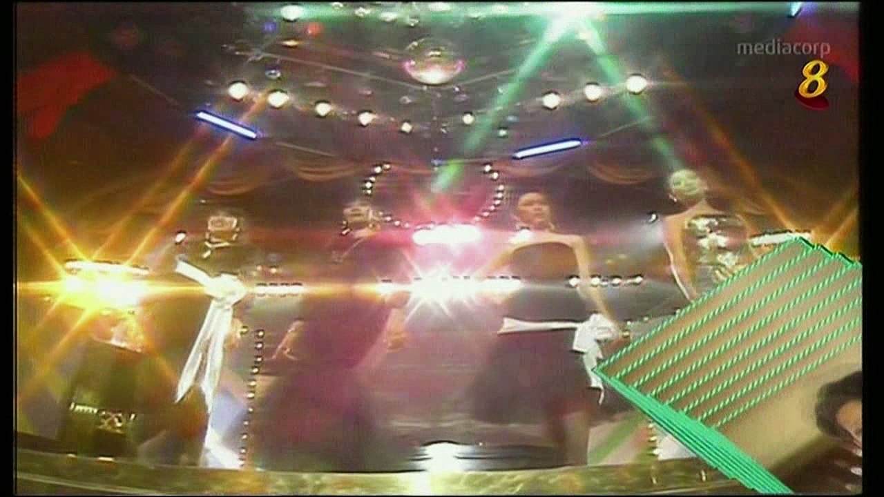 1988 - "Silk & Satin" Theme Song - 《云想衣裳》主题曲 - Performed by Xiang Yun - 由向云演唱 - WIDESCREEN.mp4