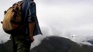 ワイナピチュ山頂まで26分で登ったと周りの人々に言いふらしていた男(in Peru)