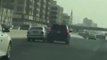 Ce conducteur énervé finit par se faire rouler dessus en Arabie Saoudite ! Road Rage
