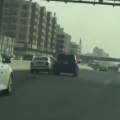 Ce conducteur énervé finit par se faire rouler dessus en Arabie Saoudite ! Road Rage