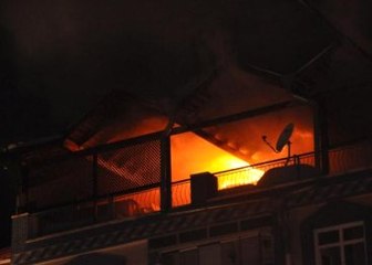 Öğrencilerin Yaktığı Ders Notları Yangın Çıkardı