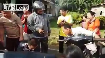 Bebek motosiklet jant sıkışmış