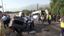 Otomobil, Kadın Tarım İşçilerini Taşıyan Minibüsle Çarpıştı: 26 Yaralı