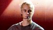 Justin Bieber se cae durante concierto en Canadá