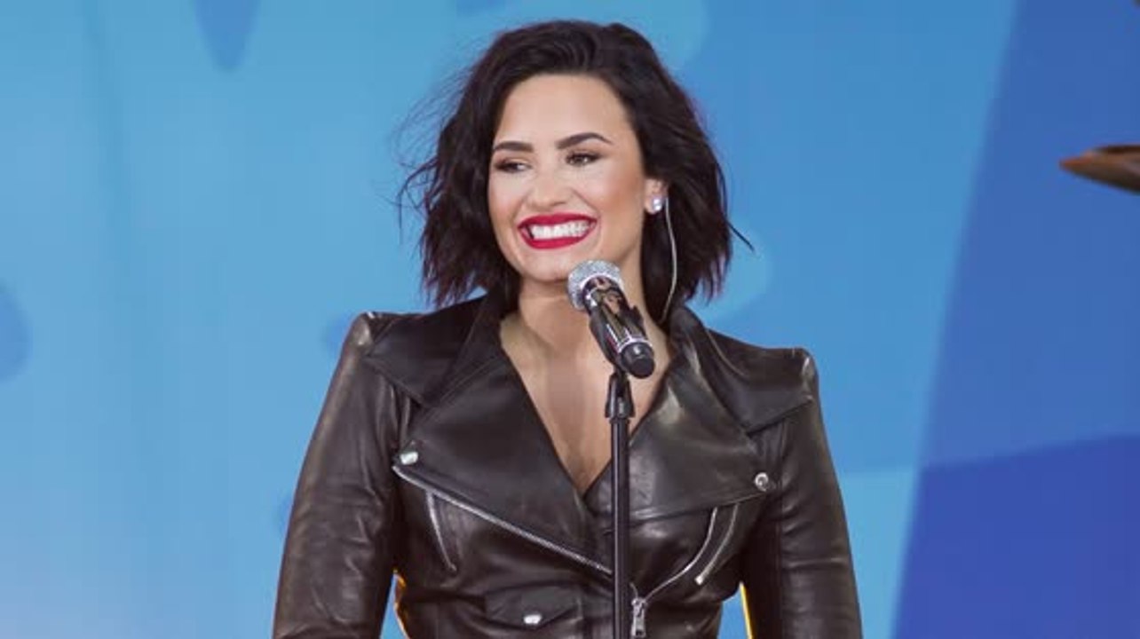 Demi lovatos antwort startet einen streit mit mariah carey fans